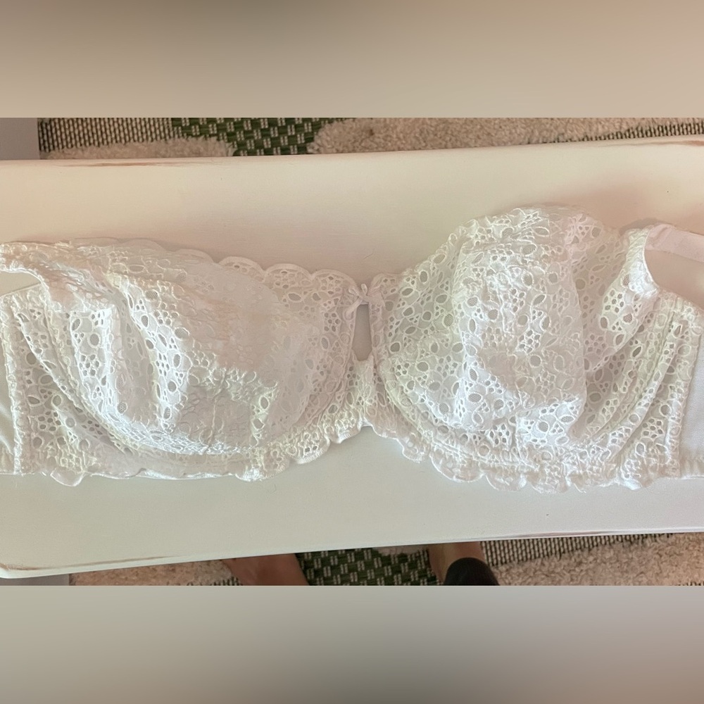 The Fabulous by Victoria's Secret Full Cup Bra, 36DDD, White Eyelet - Picture 5 of 11
